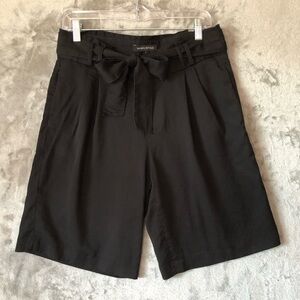 Banana Republic Black Paperbag Waist Shorts Size 4 Workwear‎